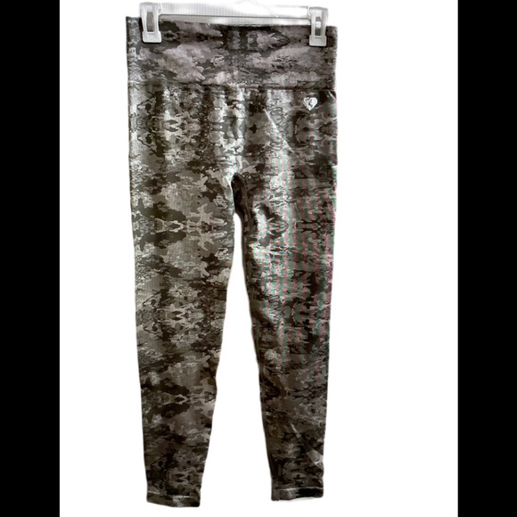 Gym Shark camo leggings size XL - Picture 2 of 4